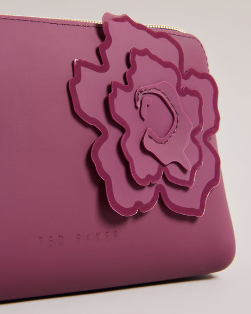 <P>Magnolia Silicone Make Up Bag</P>